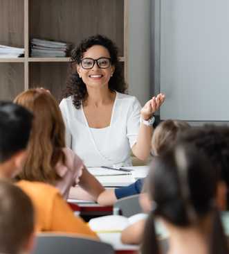 professeur dans une classe 